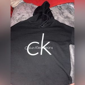No damage CALVIN KLEIN black cropped hoodie. Size small in women’s.